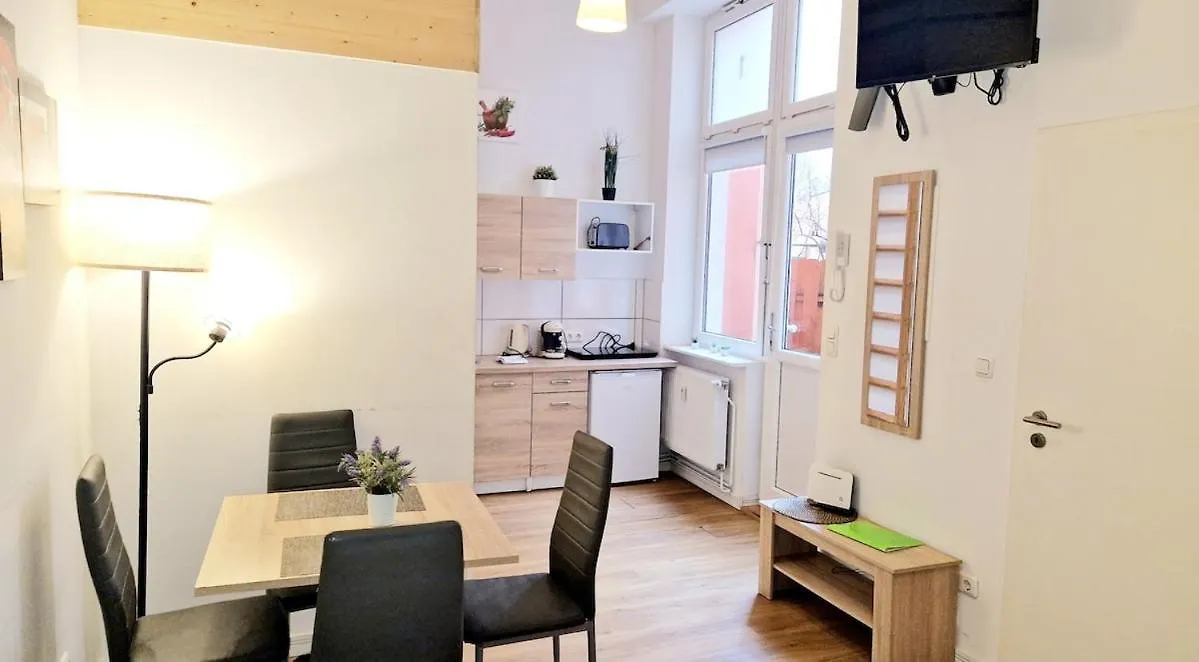 Green Apartment Km1 Small Two-Room Apartment With Terrace Berlín