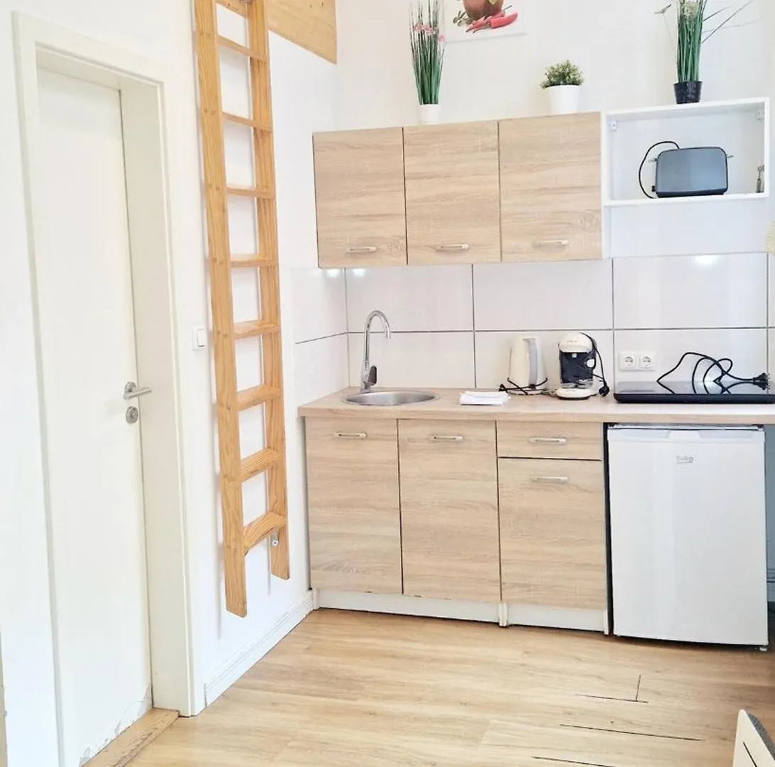 Green Apartment Km1 Small Two-Room Apartment With Terrace Berlín